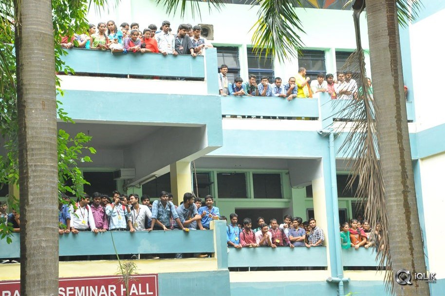 Nene-Raju-Nene-Mantri-Movie-Team-at-K-L-University